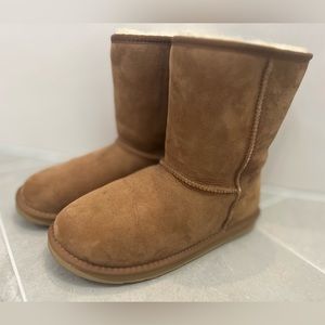 Australia Luxe Collective Sheepskin lined Suede boots Size 9